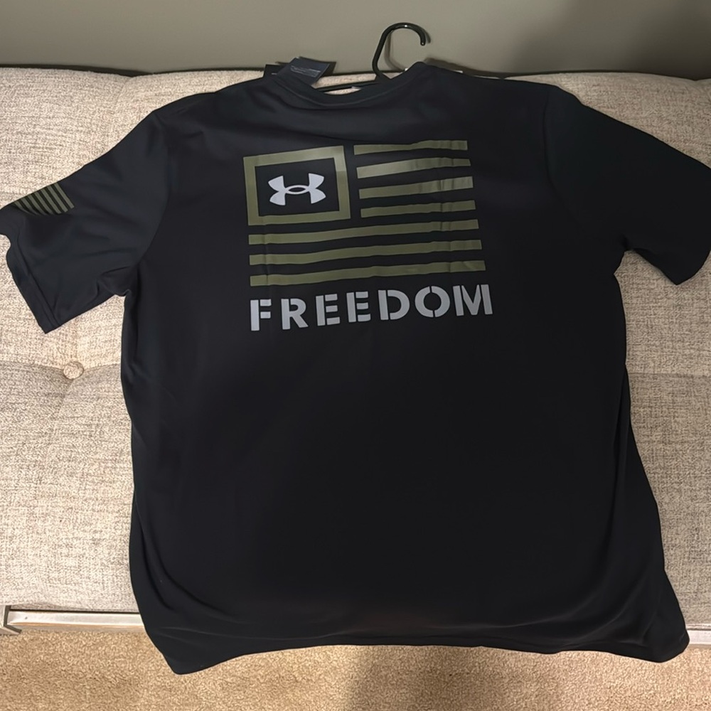 Under armor men’s shirt